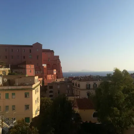 Konukevi B-montedidio Napoli